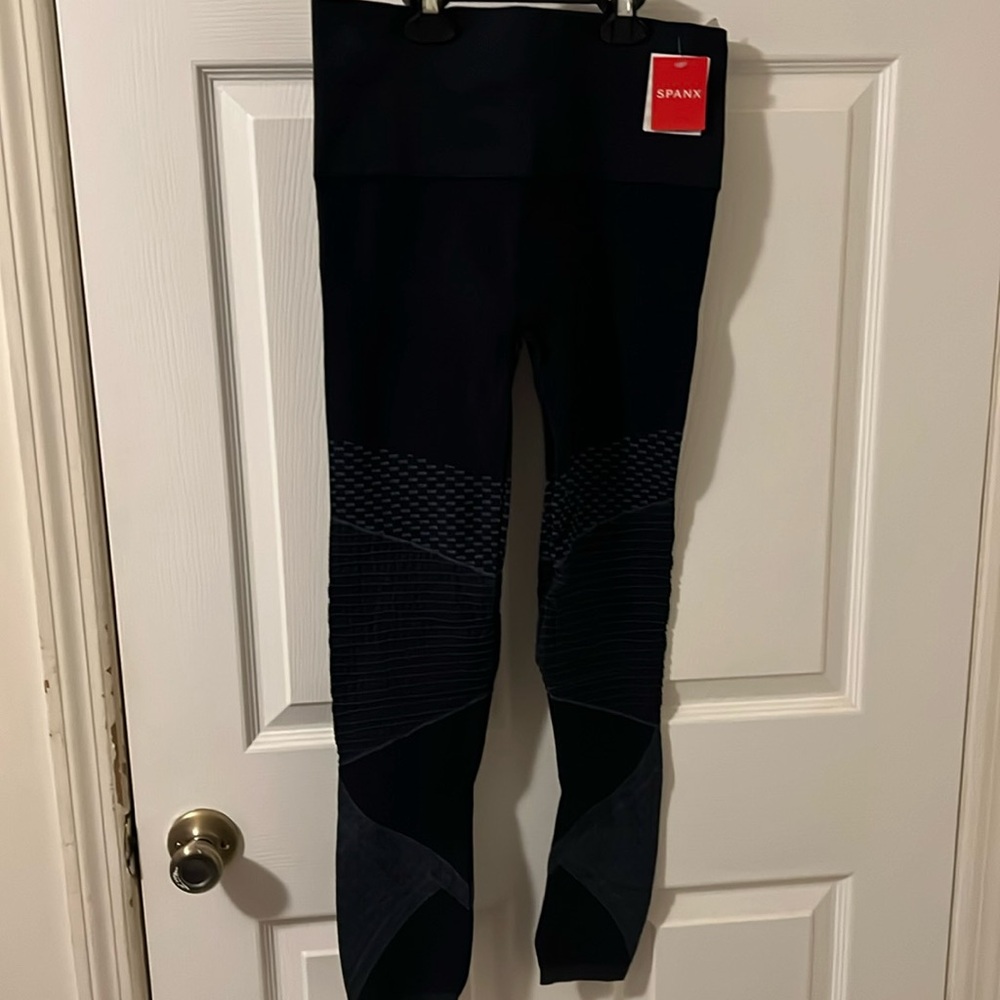 NWT Spanx Look at Me Now Seamless Moto Leggings